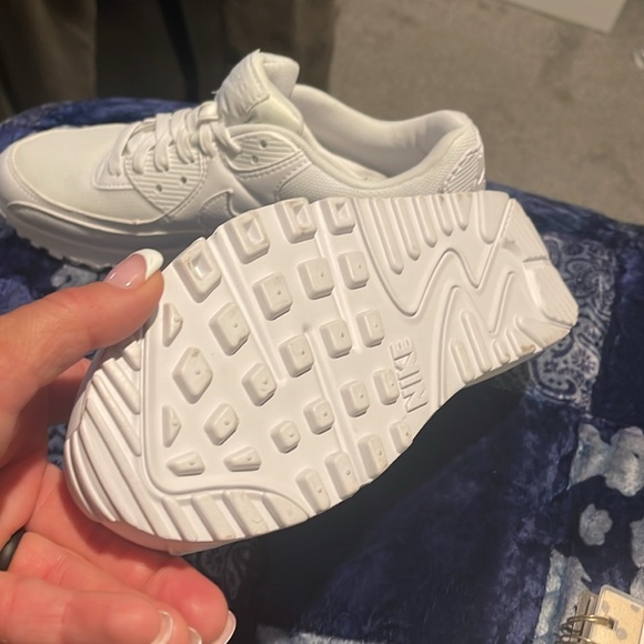 Women's White Sneakers Nikes size 8 1/2 - Picture 10 of 10